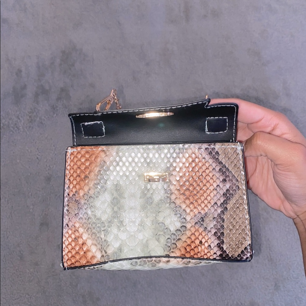 Chain Coin Purse - Picture 3 of 4